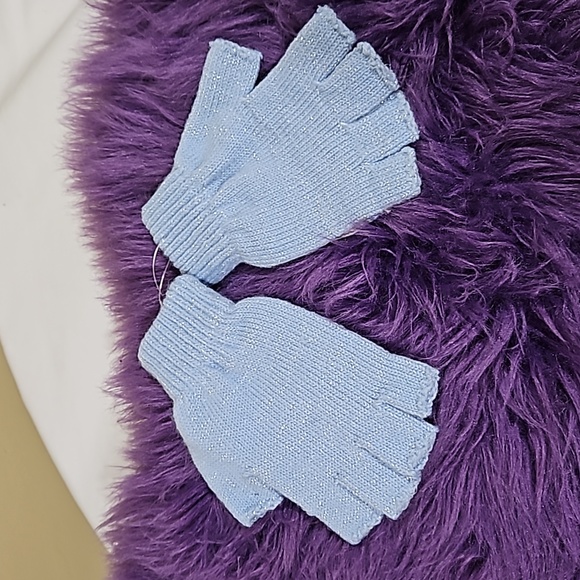 Anna & Elsa mittens and earrings set - Picture 3 of 15